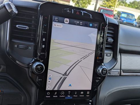 Used 2024 RAM 2500 Limited image 35