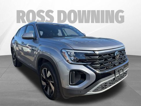 Used 2025 Volkswagen Atlas Cross Sport SE image 3