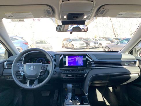 Used 2025 Toyota Camry LE image 33