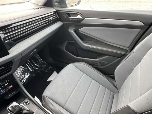 New 2026 Volkswagen Jetta SE FWD image 24