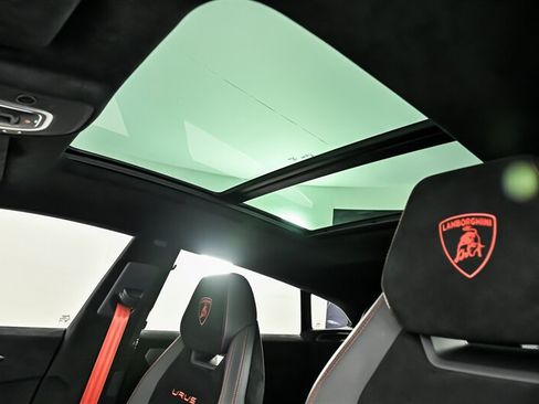 Used 2023 Lamborghini Urus Performante AWD/4WD image 19