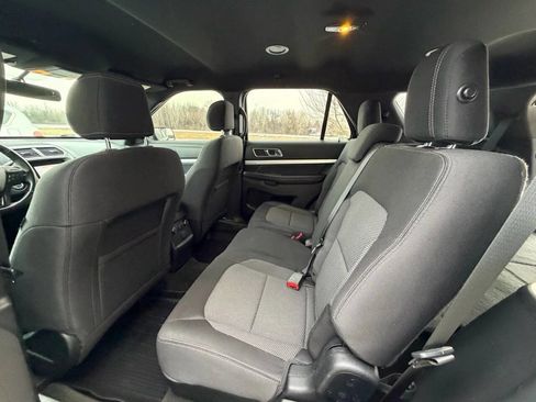 Used 2017 Ford Explorer XLT w/ Equipment Group 201A image 10