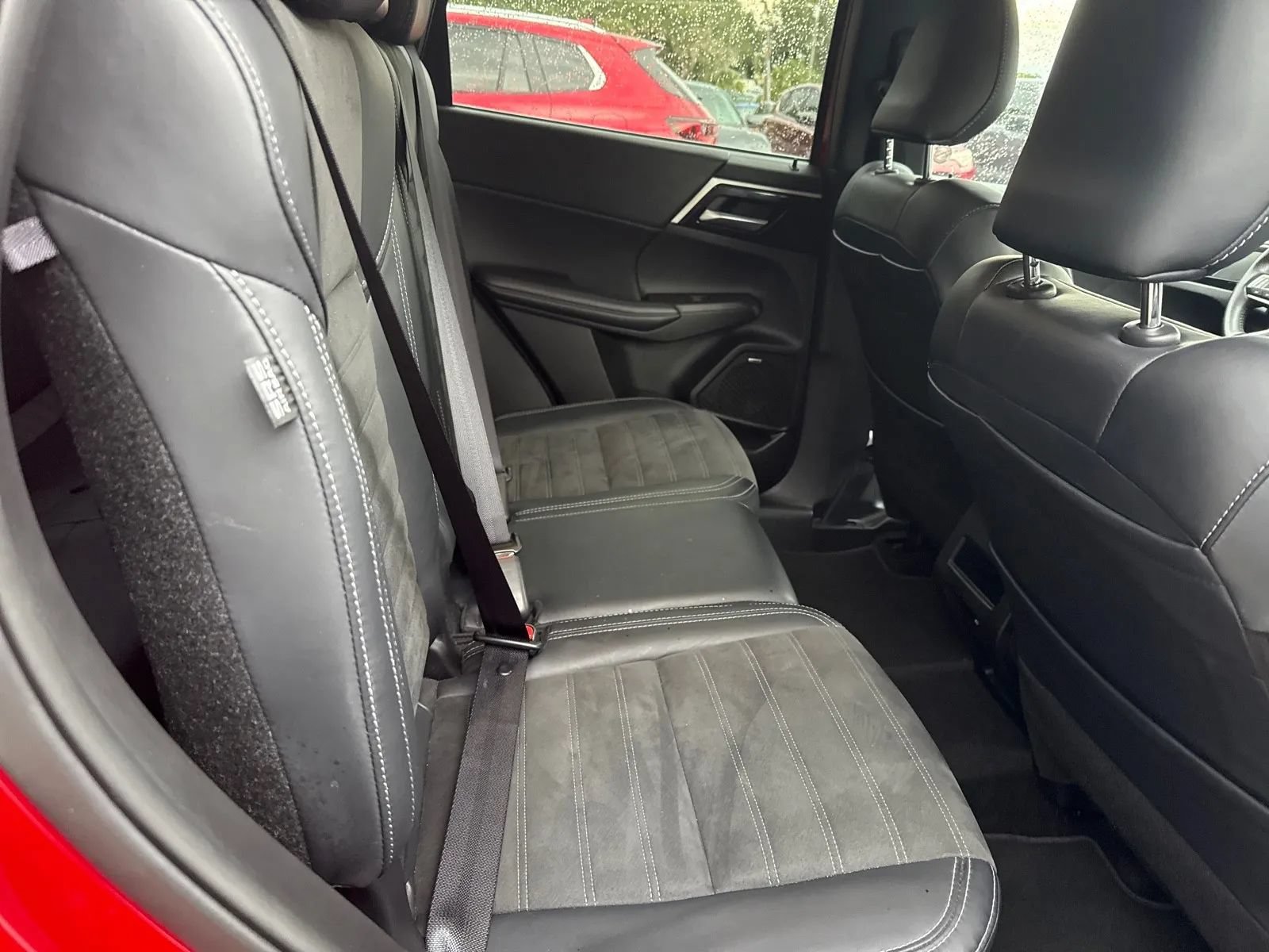 Used 2025 Mitsubishi Outlander SE FWD image 14