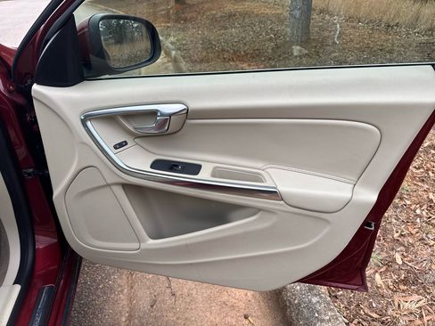 Used 2013 Volvo S60 T5 image 23