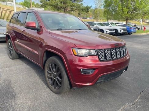 Used 2021 Jeep Grand Cherokee Laredo X image 1