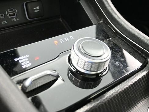 Used 2024 Jeep Grand Cherokee L Limited w/ Luxury Tech Group II image 32