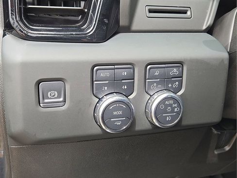 Used 2025 GMC Sierra 2500 AT4 w/ AT4 Preferred Package AWD/4WD image 26