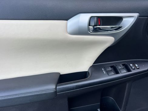 Used 2013 Lexus CT 200h w/ Premium Pkg w/Navigation image 12