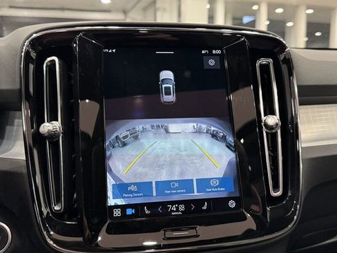 Used 2025 Volvo XC40 B5 Core image 34