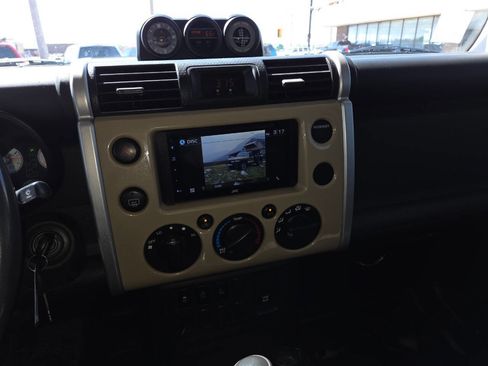 Used 2012 Toyota FJ Cruiser 4WD w/ Convenience Pkg image 29