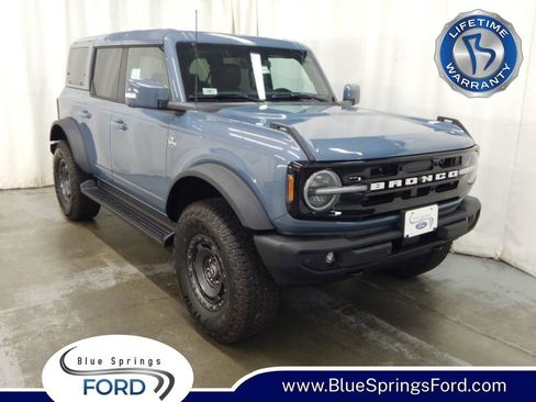 New 2025 Ford Bronco Outer Banks w/ Sasquatch Package AWD/4WD image 1