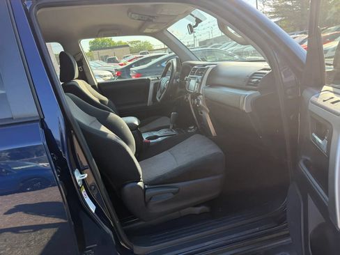 Used 2018 Toyota 4Runner SR5 AWD/4WD image 28