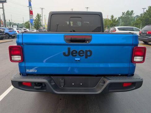 Used 2024 Jeep Gladiator Sport w/ Dual Top Group AWD/4WD image 4