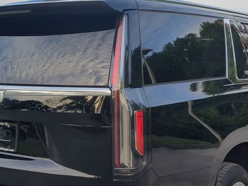 Used 2021 Cadillac Escalade ESV Premium Luxury AWD/4WD image 45