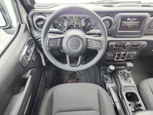 Used 2023 Jeep Wrangler Unlimited image 11