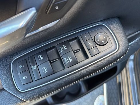 Used 2020 RAM 1500 Laramie image 15