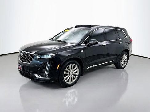 Used 2022 Cadillac XT6 Premium Luxury w/ Technology Package image 3