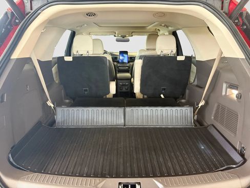 Used 2020 Ford Explorer Platinum w/ Premium Technology Package AWD/4WD image 17