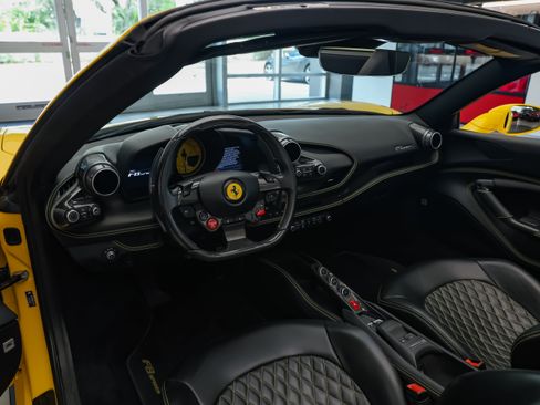 Used 2023 Ferrari F8 Tributo RWD image 9