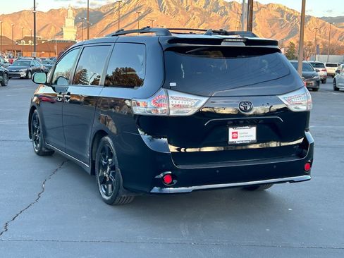 Certified 2020 Toyota Sienna SE image 3
