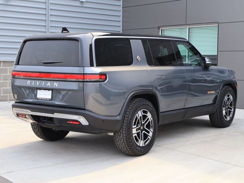 Used 2023 Rivian R1S Adventure AWD/4WD image 5