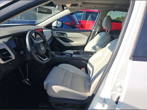 Used 2024 Nissan Rogue SV w/ SV Premium Package AWD/4WD image 7