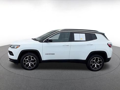 Used 2025 Jeep Compass Limited AWD/4WD image 9