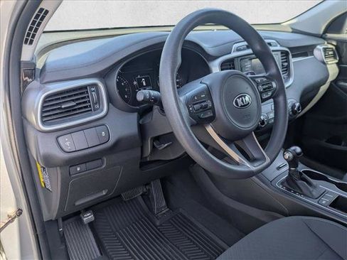 Used 2018 Kia Sorento L FWD image 10