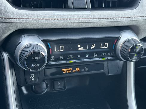 Certified 2022 Toyota RAV4 XLE w/ Convenience Package image 22