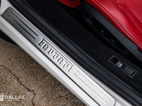 Used 2021 Ferrari F8 Tributo image 22