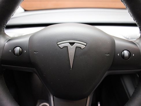 Used 2023 Tesla Model Y Long Range image 20