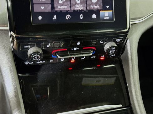 Used 2023 Jeep Grand Cherokee Altitude image 8