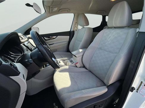 Used 2018 Nissan Rogue Sport SV w/ SV Technology Package FWD image 30