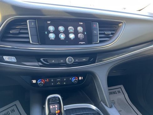 Used 2019 Buick Enclave Essence image 18