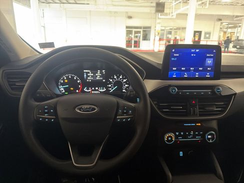 Used 2020 Ford Escape SE image 16