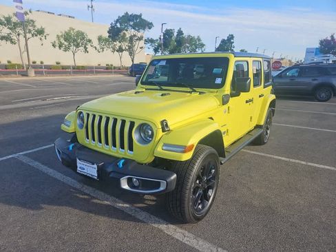 Used 2023 Jeep Wrangler Unlimited Sahara w/ Cold Weather Group AWD/4WD image 1