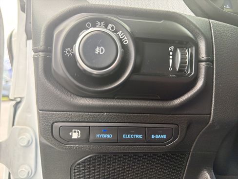 Used 2025 Jeep Wrangler Sahara AWD/4WD image 30