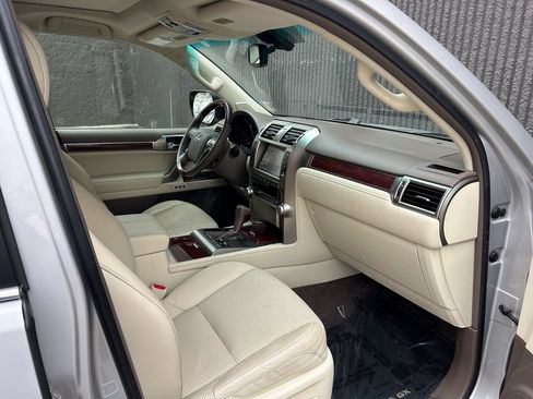 Used 2012 Lexus GX 460 w/ Comfort Plus Pkg image 21