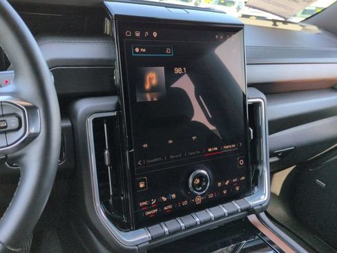 Used 2025 GMC Yukon Denali AWD/4WD image 15