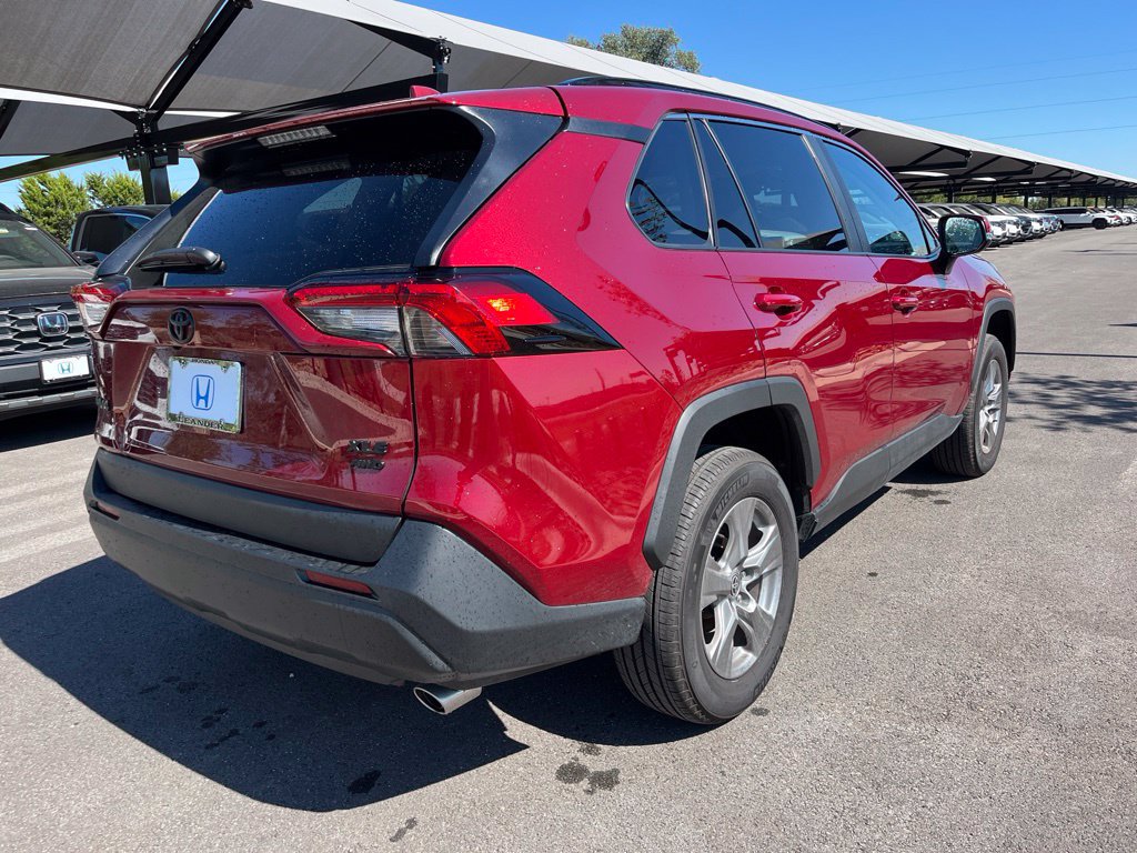 Used 2025 Toyota RAV4 XLE w/ Convenience Package AWD/4WD image 4