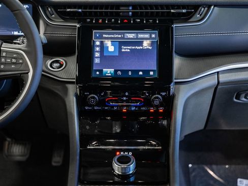 New 2025 Jeep Grand Cherokee Altitude image 20