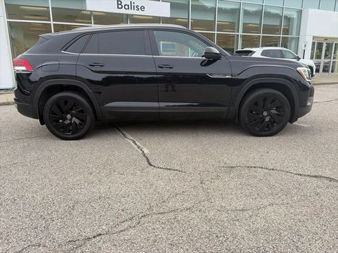 Used 2024 Volkswagen Atlas Cross Sport SE w/ Panoramic Sunroof Package AWD/4WD image 2