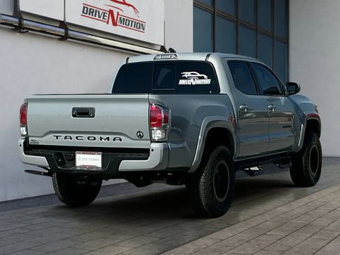 Used 2020 Toyota Tacoma TRD Sport image 4