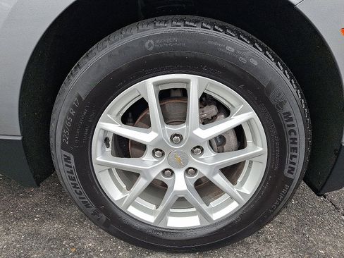 Certified 2024 Chevrolet Equinox LT w/ LPO, Floor Liner Package FWD image 8
