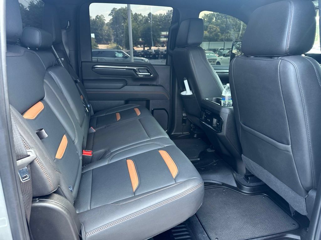 Used 2025 GMC Sierra 2500 AT4 AWD/4WD image 7
