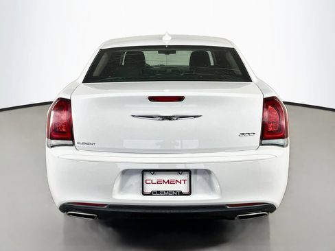Used 2019 Chrysler 300 Touring w/ Sport Appearance Package RWD image 7