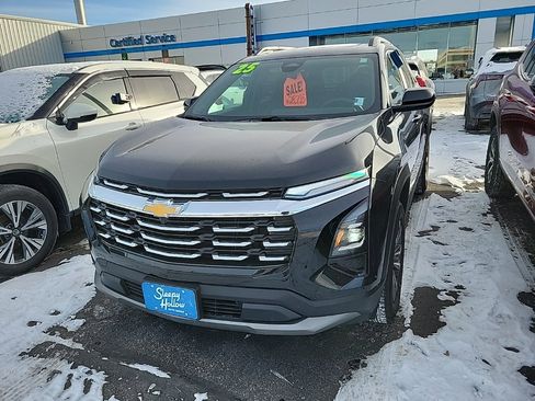 Used 2025 Chevrolet Equinox LT image 1