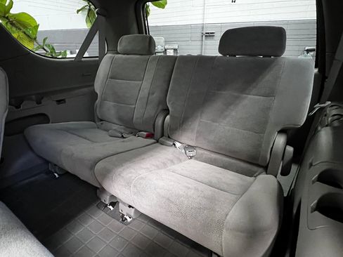 Used 2005 Toyota Sequoia SR5 image 31