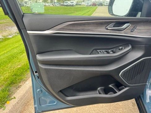 New 2026 Jeep Grand Cherokee L Limited AWD/4WD image 8