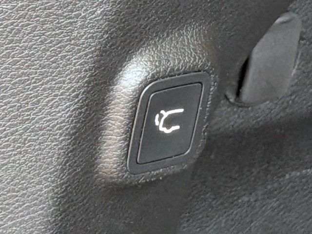 Used 2021 Jeep Cherokee Latitude Lux w/ Comfort/Convenience Group AWD/4WD image 15